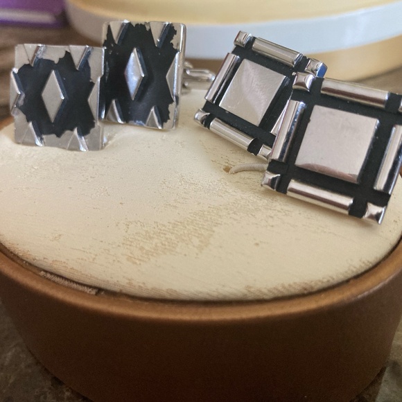 Vintage Shields Cufflinks Lot (2 Pairs) – Black Enamel Geometric – Mid Century - Picture 7 of 8